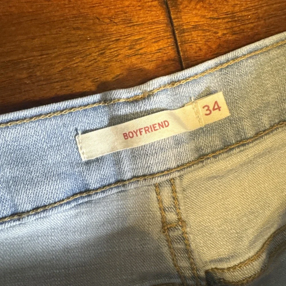 Levi's Boyfriend Jeans Women's Size‎ 34 Light Wash Relaxed Fit Denim